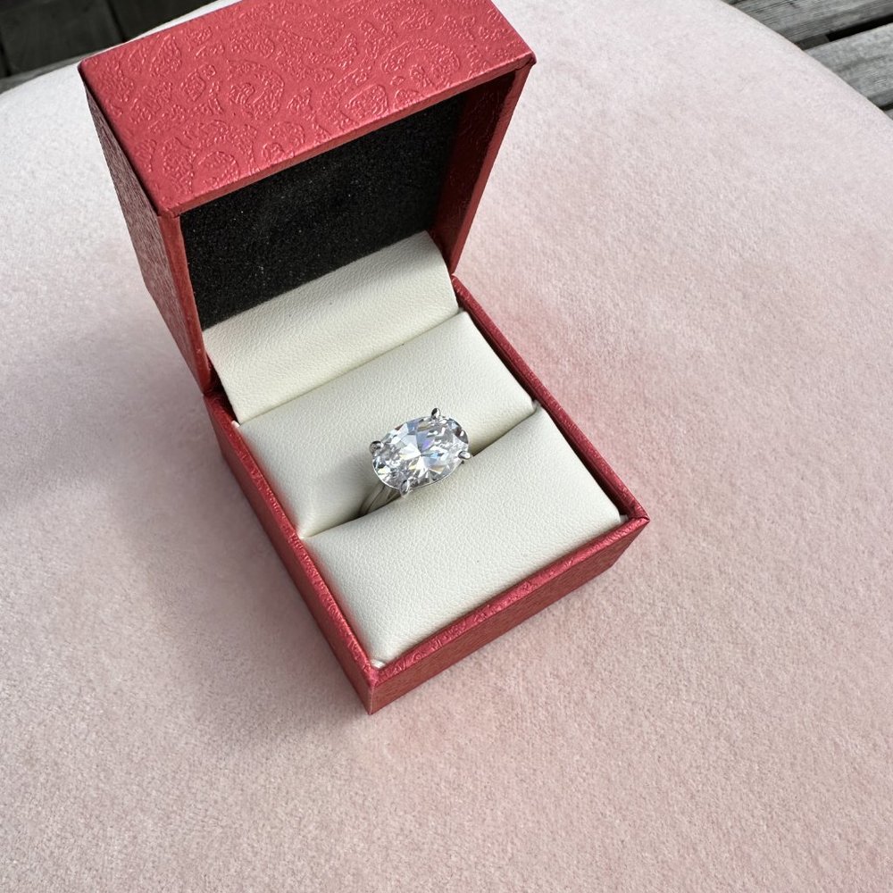 5 Carat Cubic Zirconia Oval Solitaire Engagement Ring - Picture 3 of 17